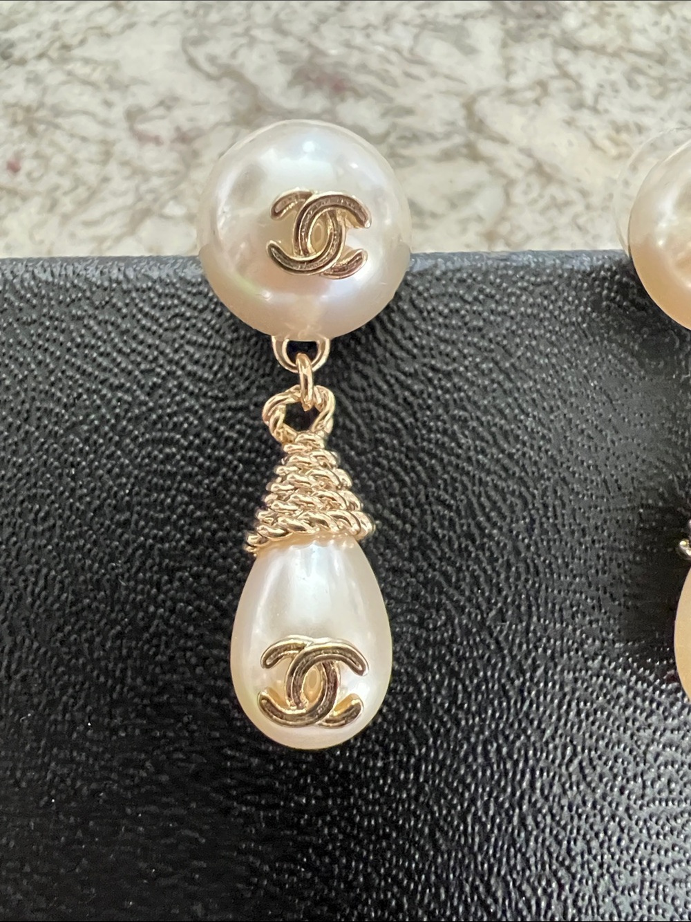 Authentic CHANEL Gold-Tone Pearl Drop CC Logo Earrings - Cream Pearlescent - Picture 3 of 10